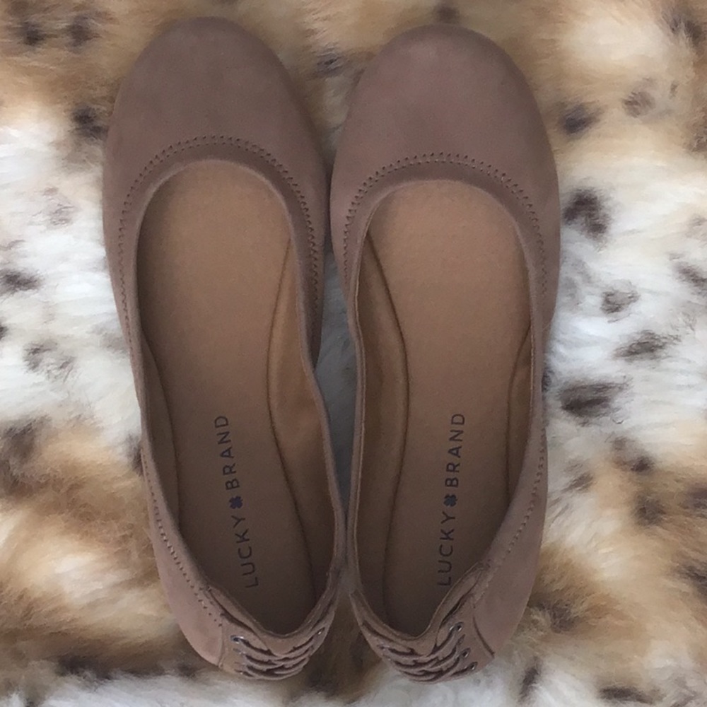 Super cute nude flats